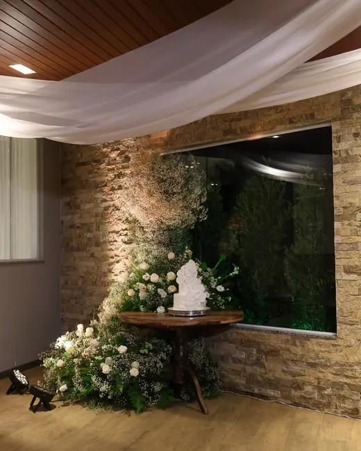Composição floral para evento