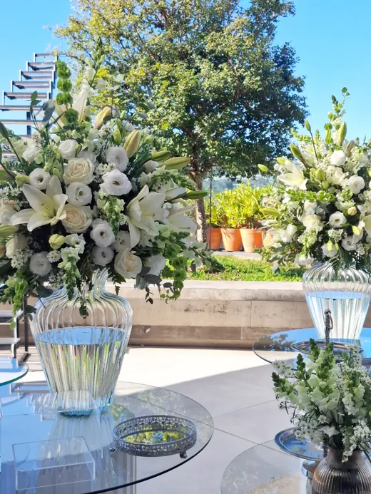 Cenário decorado para casamento ao ar livre
